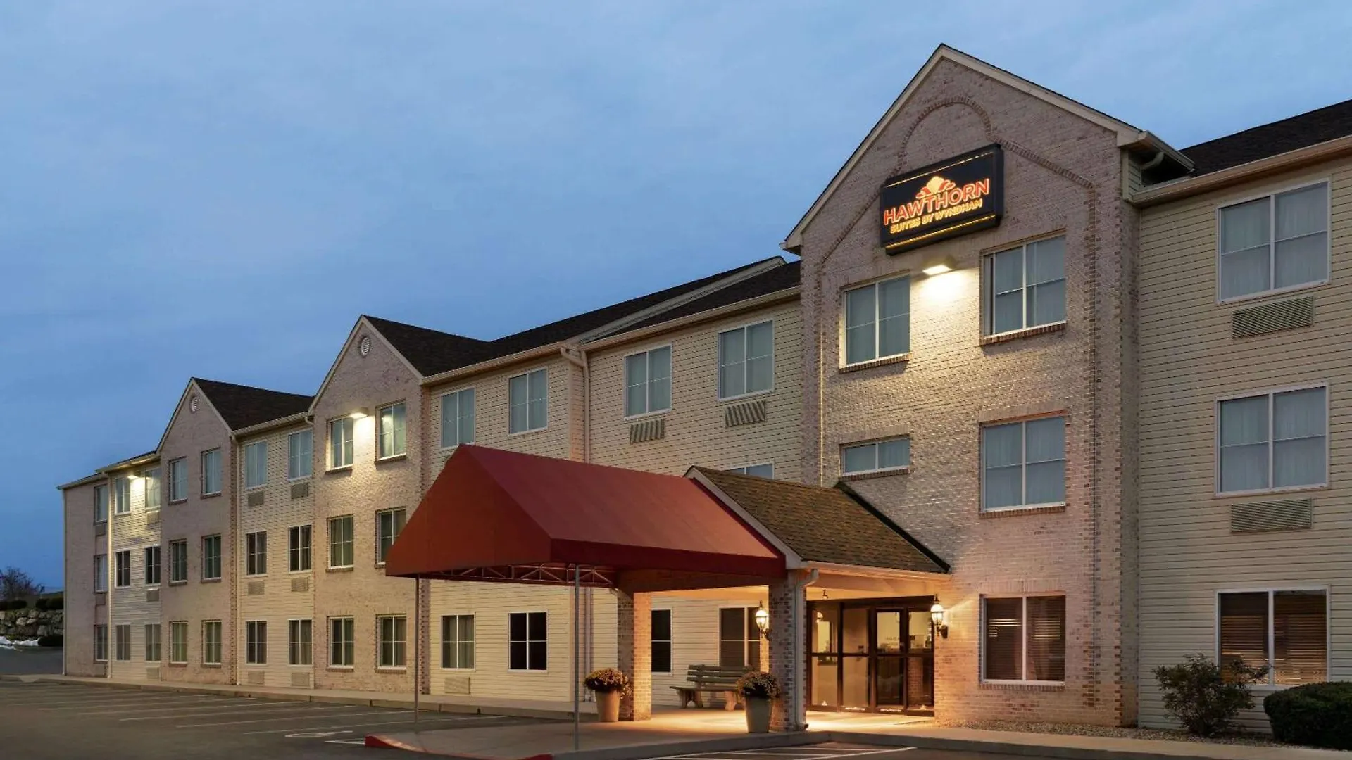 5 Smart Business Hotels Near Amish Farm and House Worth Booking