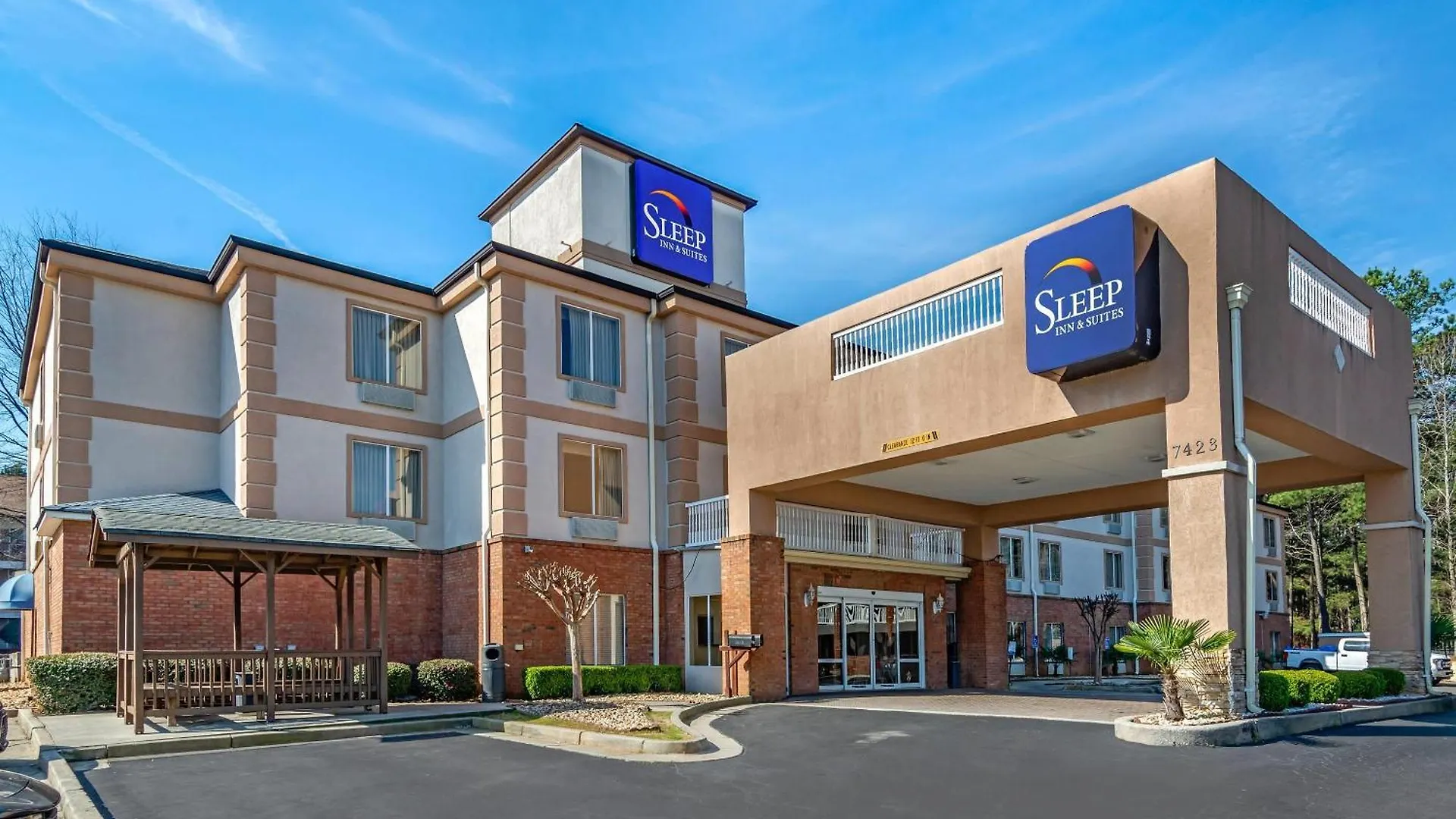 5 Smart Business Hotels Near The BEACH Worth Booking