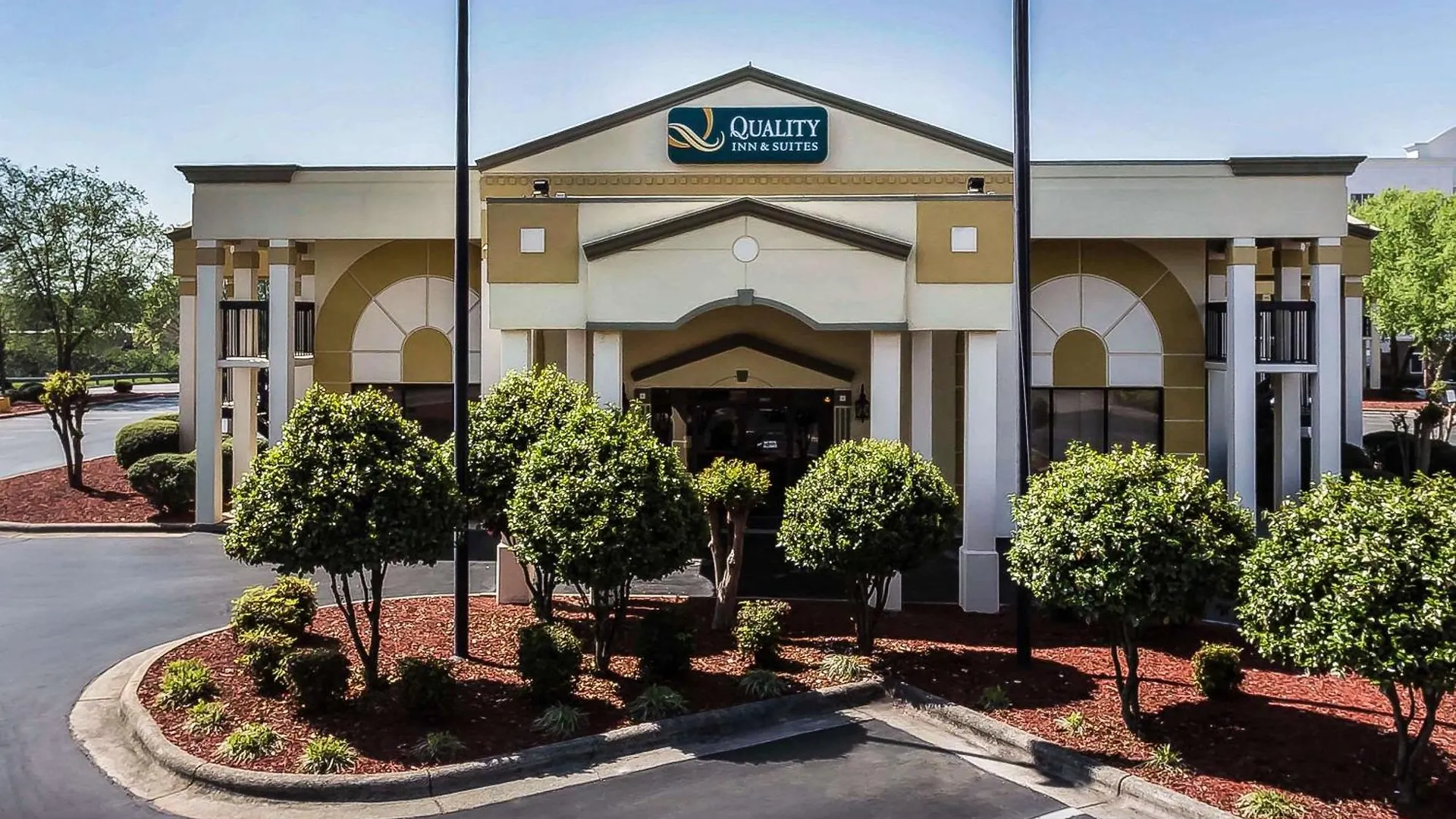Staying Near NC Auto Racing: 5 Budget Hotels Compared