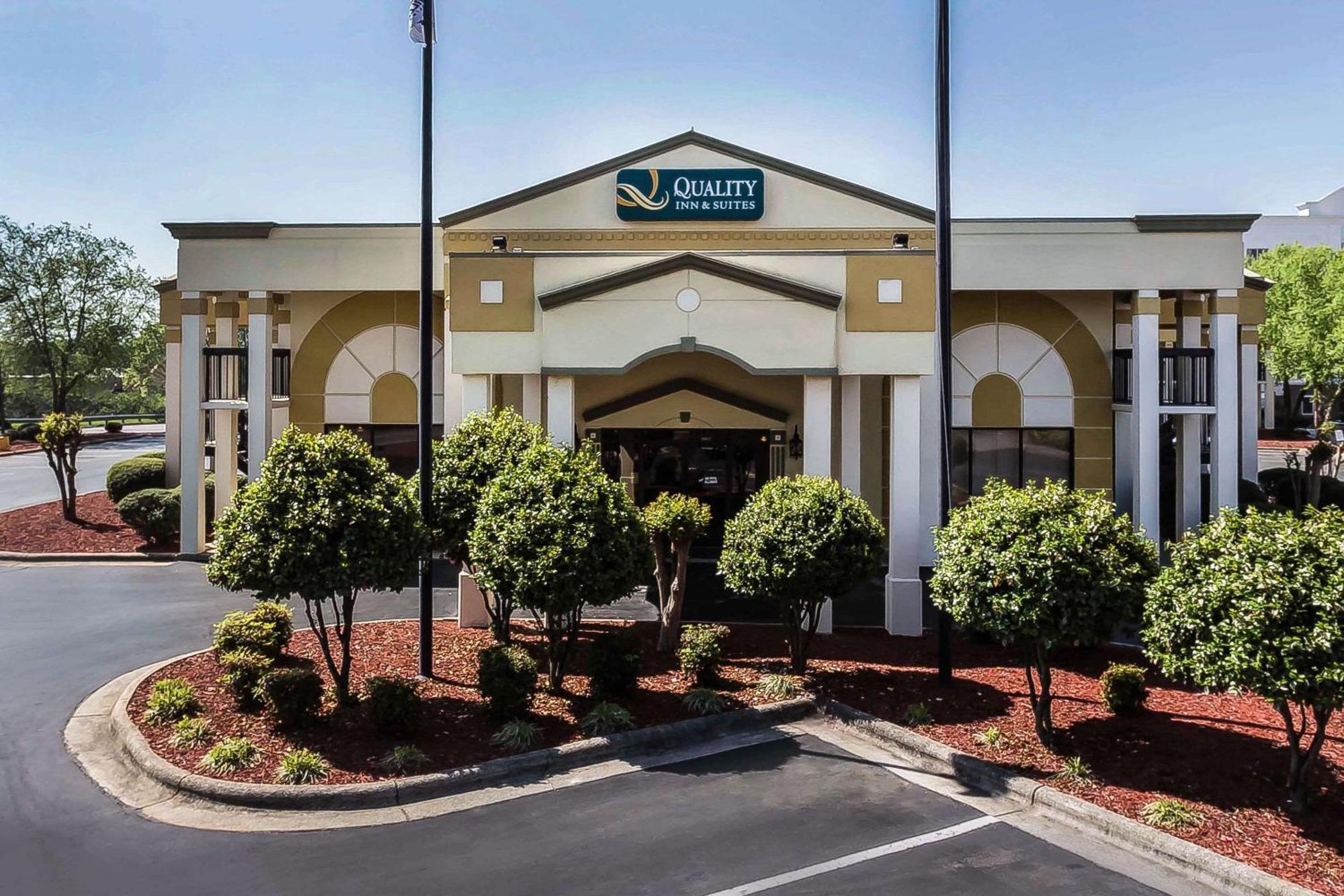 Staying Near NC Auto Racing: 5 Budget Hotels Compared